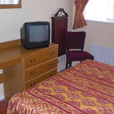 Lakeside Continental Hotel Camberley Buitenkant foto