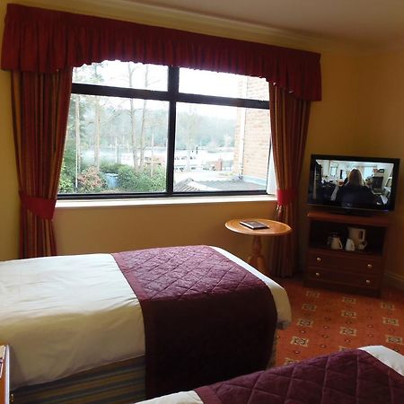 Lakeside Continental Hotel Camberley Buitenkant foto