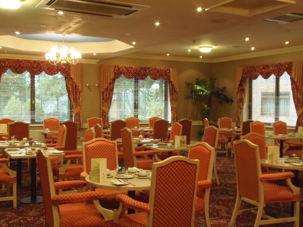 Lakeside Continental Hotel Camberley Buitenkant foto