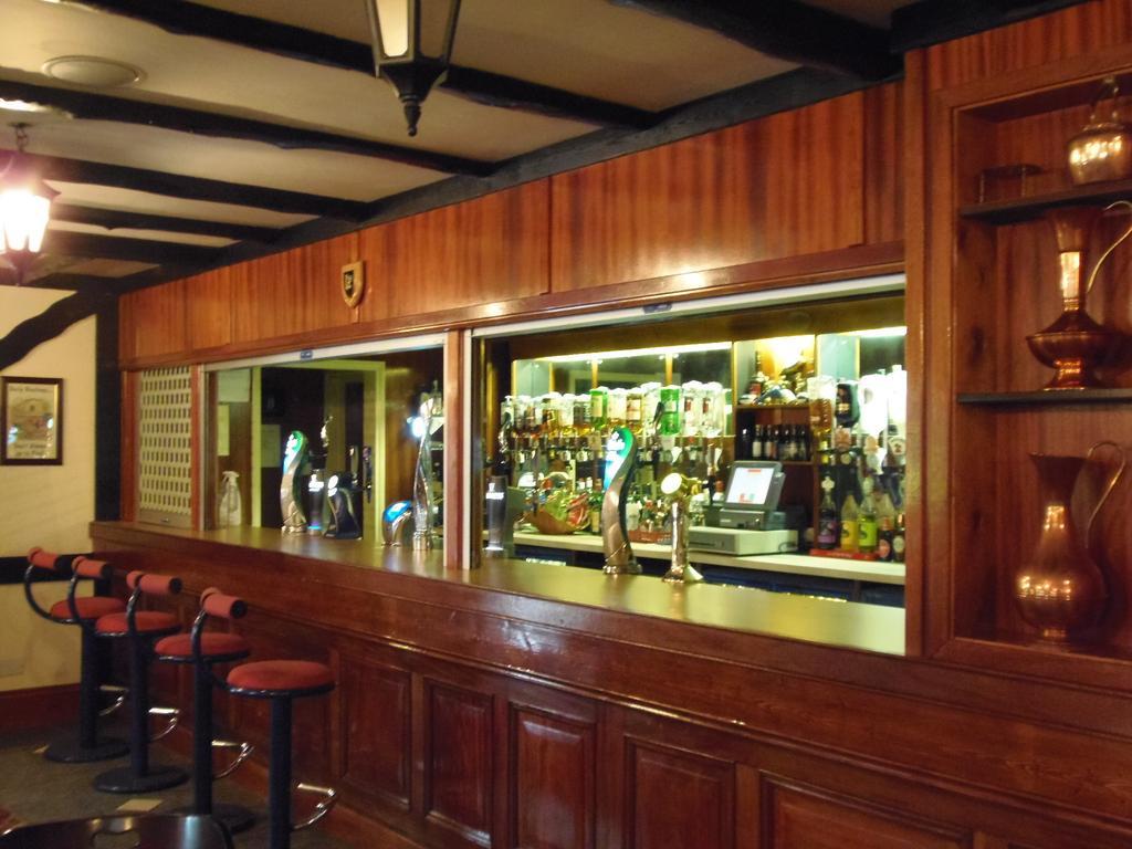 Lakeside Continental Hotel Camberley Buitenkant foto