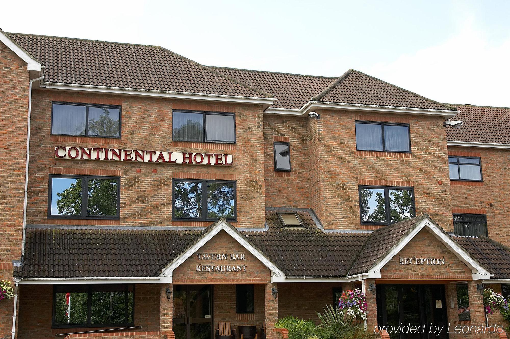 Lakeside Continental Hotel Camberley Buitenkant foto