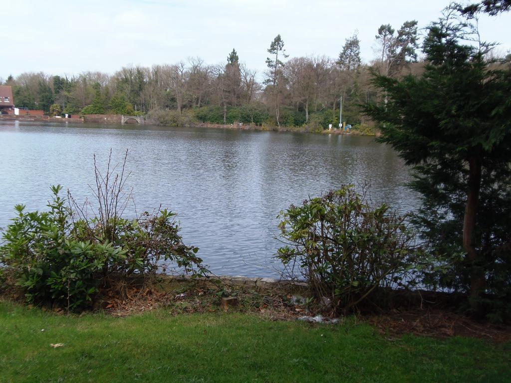 Lakeside Continental Hotel Camberley Buitenkant foto