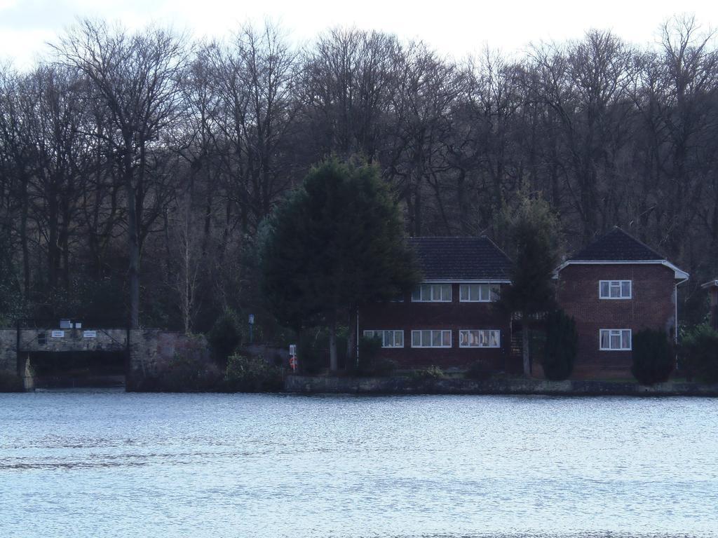 Lakeside Continental Hotel Camberley Buitenkant foto