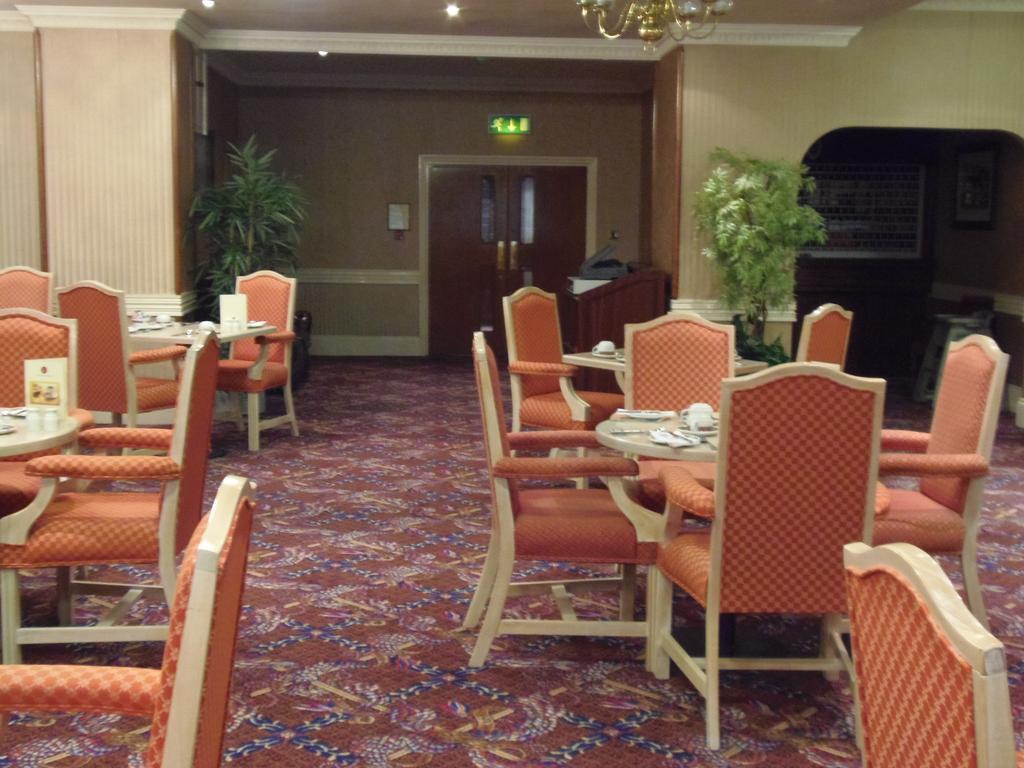 Lakeside Continental Hotel Camberley Buitenkant foto