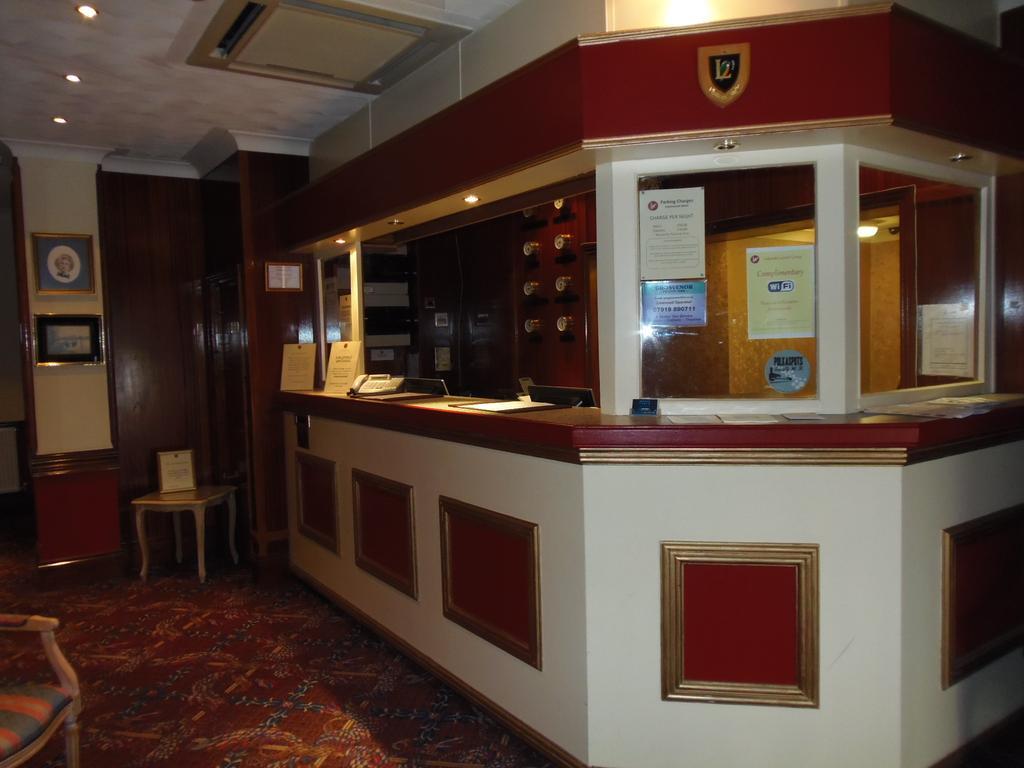 Lakeside Continental Hotel Camberley Buitenkant foto