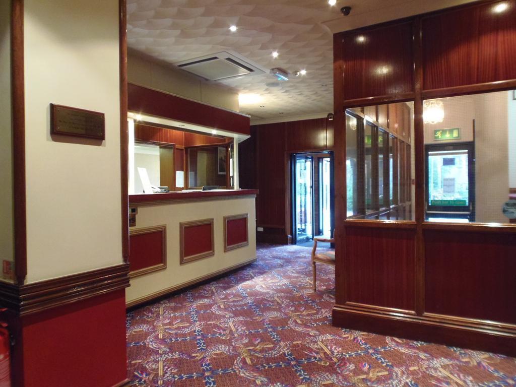 Lakeside Continental Hotel Camberley Buitenkant foto