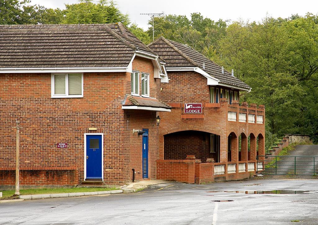 Lakeside Continental Hotel Camberley Buitenkant foto